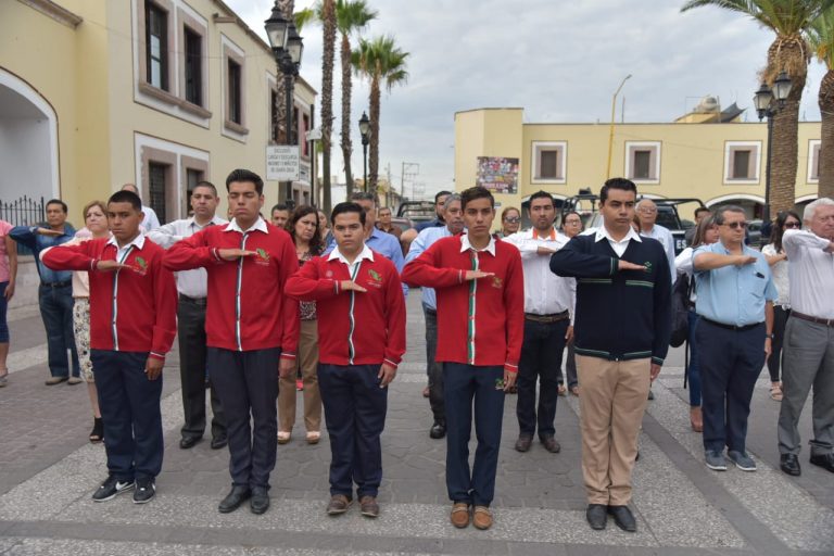 Entregan estudiantes reconocimiento al Ayuntamiento de Jesús María, Aguascalientes