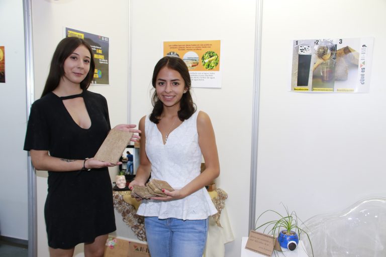 Crean estudiantes de la Autónoma de Aguascalientes muebles a partir de colillas de cigarro