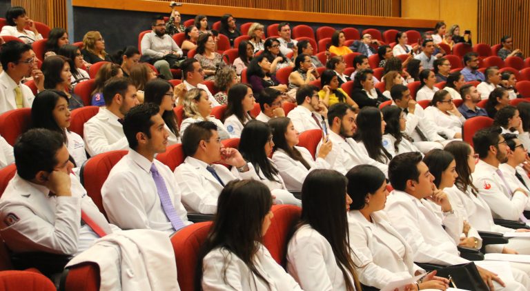 Estudiantes de Medicina de la Autónoma de Aguascalientes culminan su preparación de licenciatura