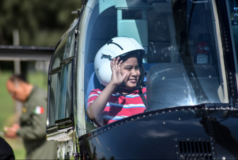 Niño sobrevuela Aguascalientes en el Halcón I