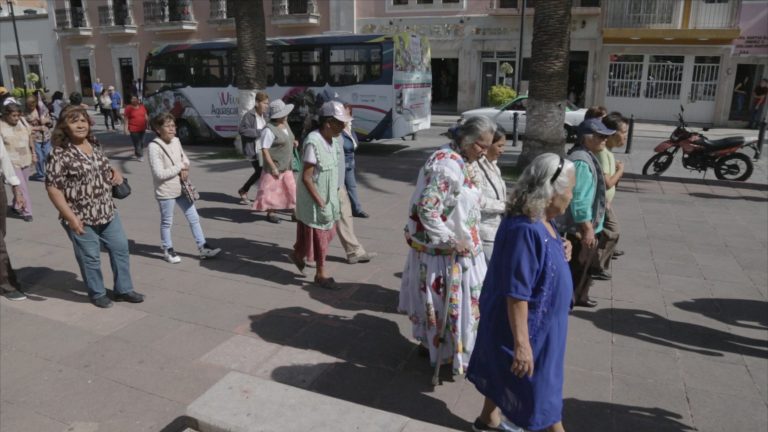 Adultos mayores realizan recorridos turísticos por pueblos mágicos en Aguascalientes