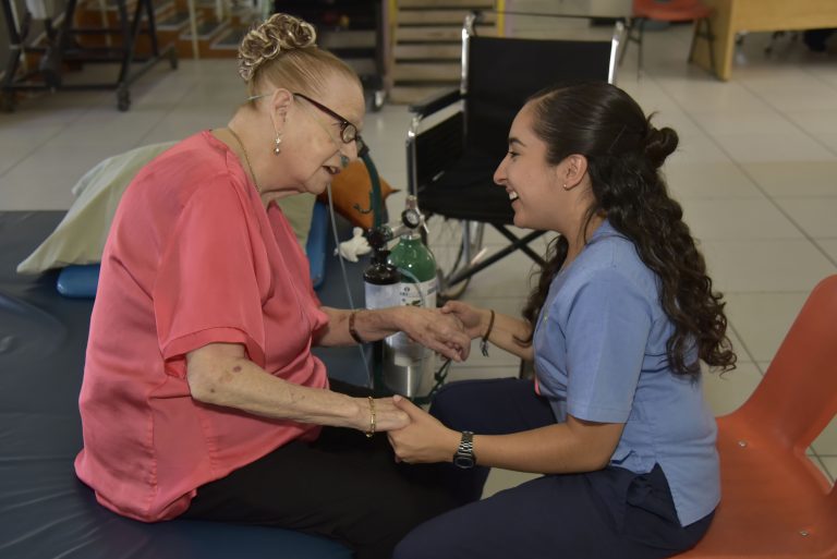 Reconocen labor de terapistas físico en Aguascalientes