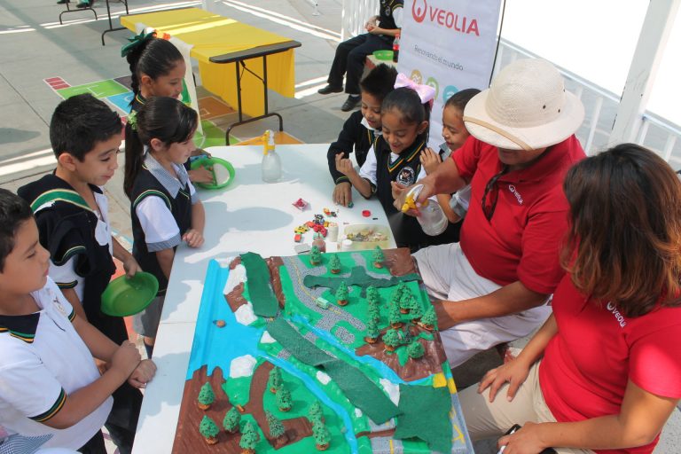 Contribuye Veolia Aguascalientes a lograr la primera escuela desplastificada 