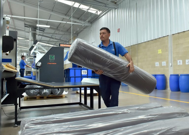 Reporta IMSS 329 mil 569 nuevos puestos laborales en junio