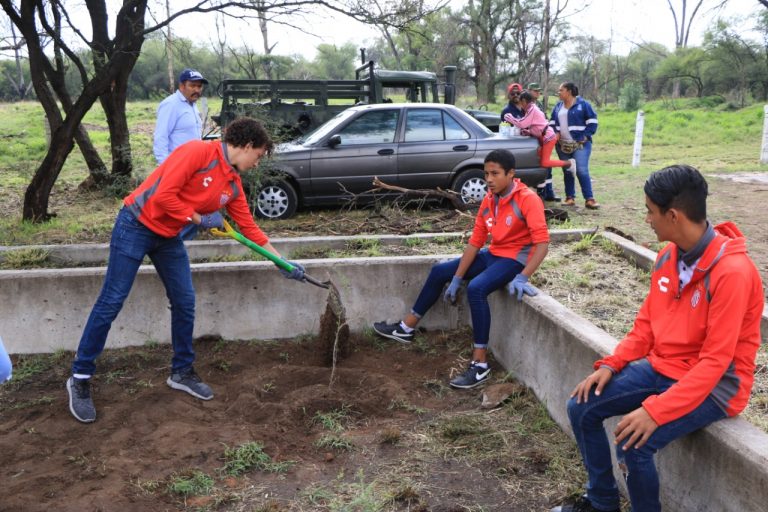 Rayos del Necaxa Aguascalientes participan en reforestación de parque La Pona