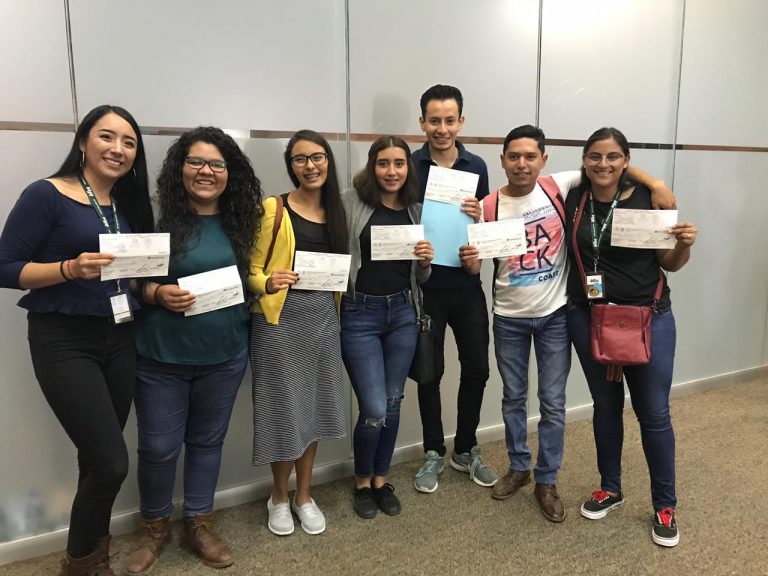 Entregan becas de movilidad estudiantil internacional a universitarios en Aguascalientes 