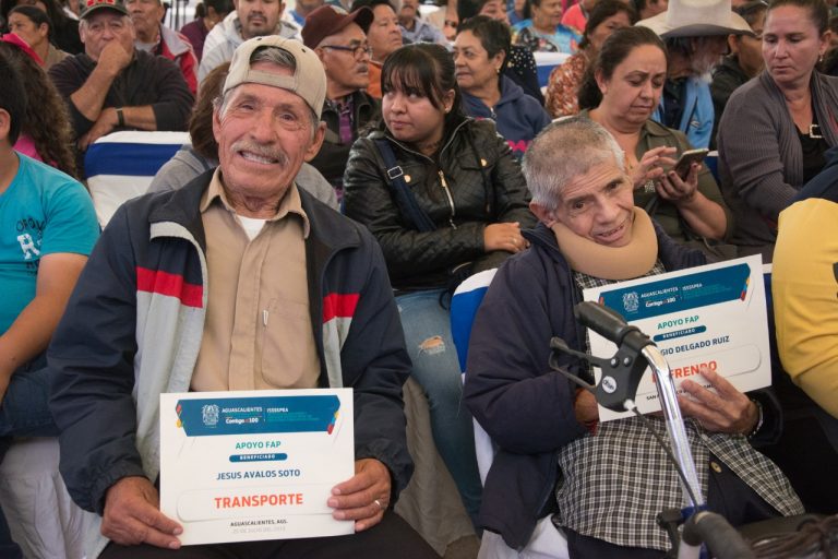 Entregan a más de 2 mil jubilados apoyos compensatorios en Aguascalientes