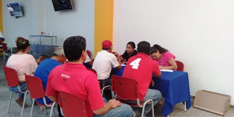 Entrega Sedeso pólizas de asistencia funeraria a pequeños comerciantes en Aguascalientes