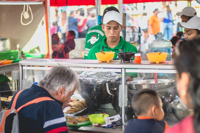 Se realiza vigilancia a expendios de alimentos en el Centro Histórico de Aguascalientes