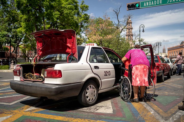 No está regulada la correcta prestación de transporte de taxi a discapacitados y personas de tercera edad en Aguascalientes