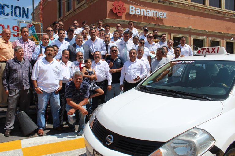 Emprenden campaña para mejorar imagen de taxistas en Aguascalientes