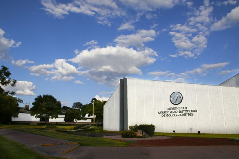 Busca Autónoma de Aguascalientes fortalecer transparencia en adquisición y contratación de bienes   