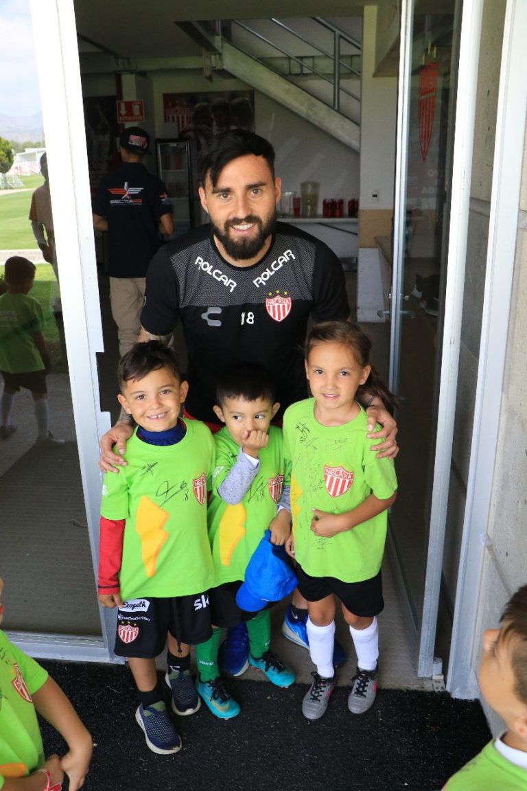 Niños del Curso de Verano Necaxa Aguascalientes presencian entrenamiento del primer equipo