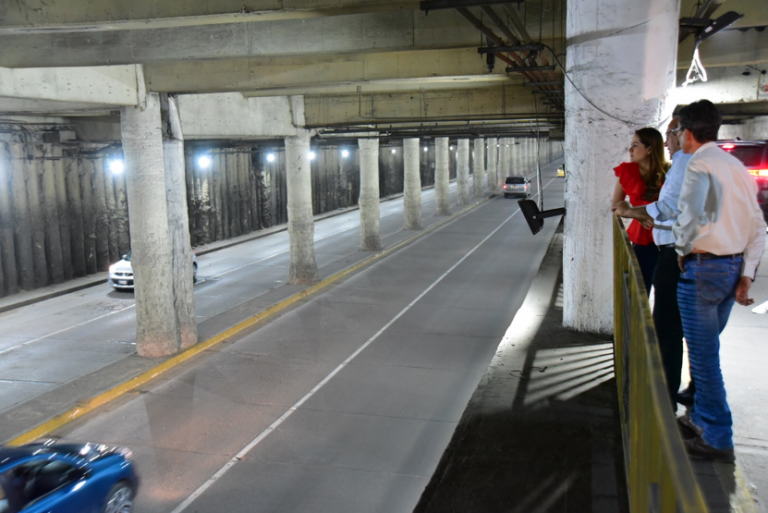 Entregó Ayuntamiento capital nuevo alumbrado de paso a desnivel de López Mateos