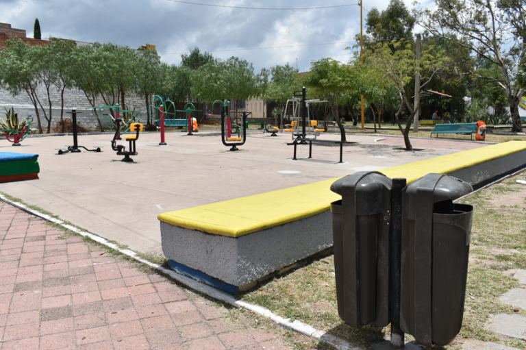 Continúa instalación de cestos de basura en Aguascalientes