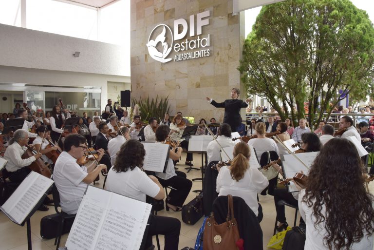 Orquesta Sinfónica de Aguascalientes se presentó en el Centro Gerontológico      