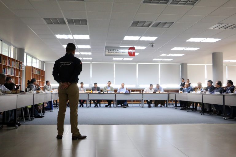 Recorren empresarios instalaciones de la UTR en Aguascalientes