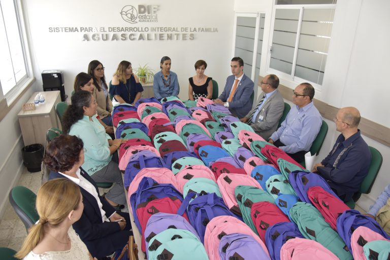 Voluntariado de Seggob se suma a campaña Móchate con tu mochila en Aguascalientes