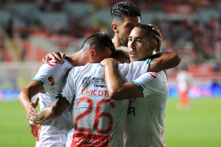 Necaxa golea a Veracruz en el Victoria