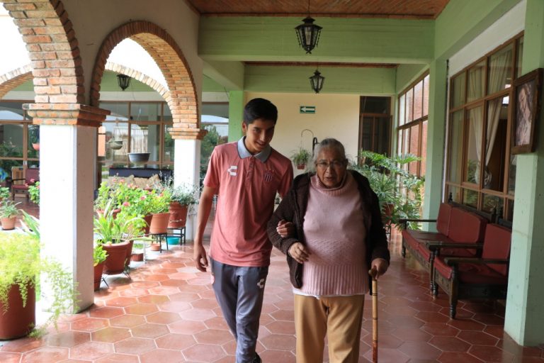 Convive Necaxa Aguascalientes con abuelos 