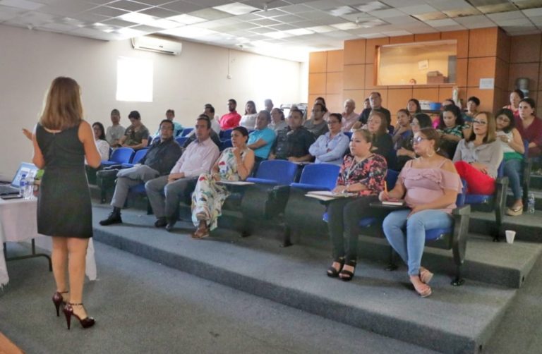 Imparten conferencia a funcionarios de Jesús María, Aguascalientes, sobre trata de personas