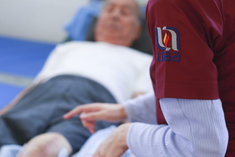 Realiza Autónoma de Aguascalientes 17 mil servicios de terapia al año en su Clínica de Rehabilitación Física   