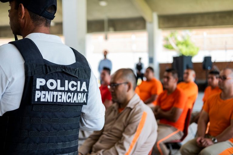 Internos del Cereso El Llano, en Aguascalientes, se gradúan del nivel medio superior