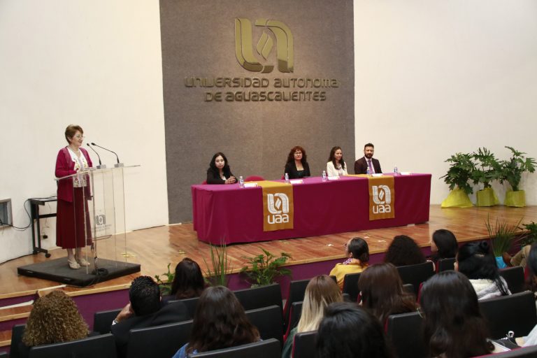 Discuten en la Autónoma de Aguascalientes importancia del trabajador social 