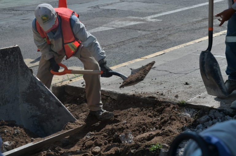 Continúa construcción de rampas en la capital para personas con discapacidad  en Aguascalientes