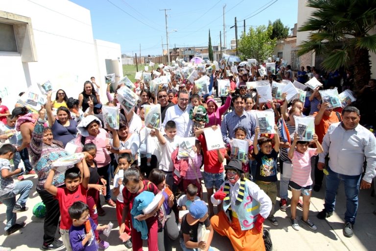 Entregan de útiles escolares en municipios del interior de Aguascalientes