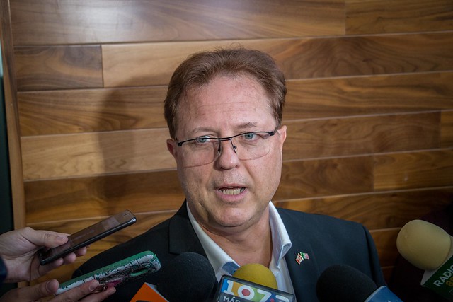 A diferencia de EU, Canadá abre las puertas a los mexicanos