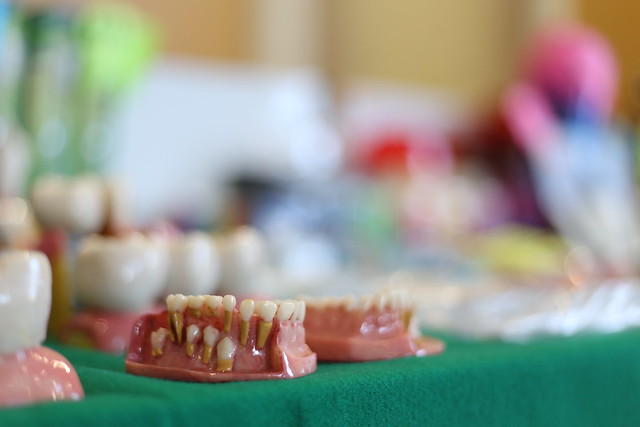 Se donan cinco placas dentales totales a población vulnerable de Aguascalientes