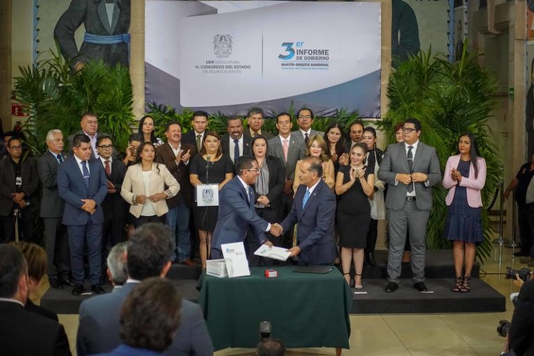 Entrega Orozco Sandoval Tercer Informe al Congreso de Aguascalientes