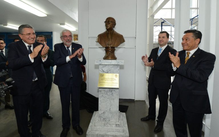 Entrega la UNAM la medalla Alfonso García Robles a defensores de los derechos humanos