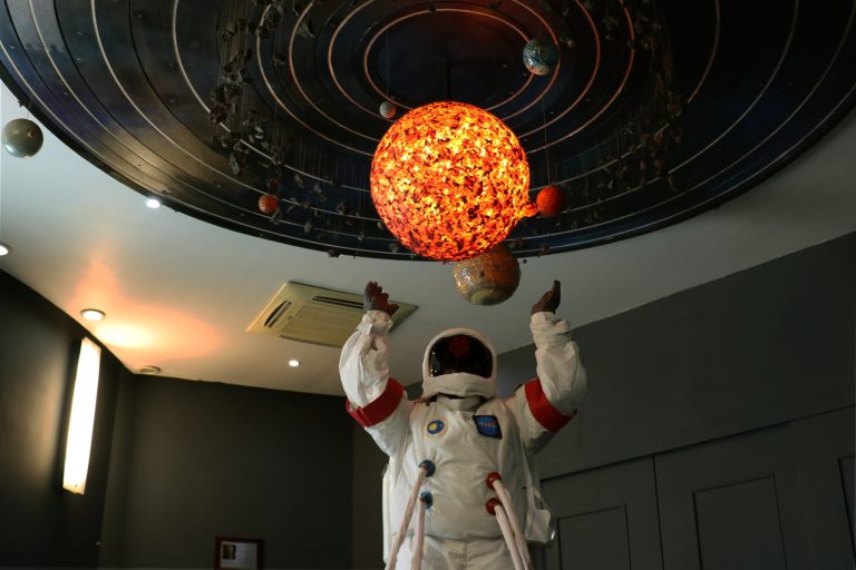 Dedican novena edición de Descubre la noche, en Aguascalientes, al Big Bang