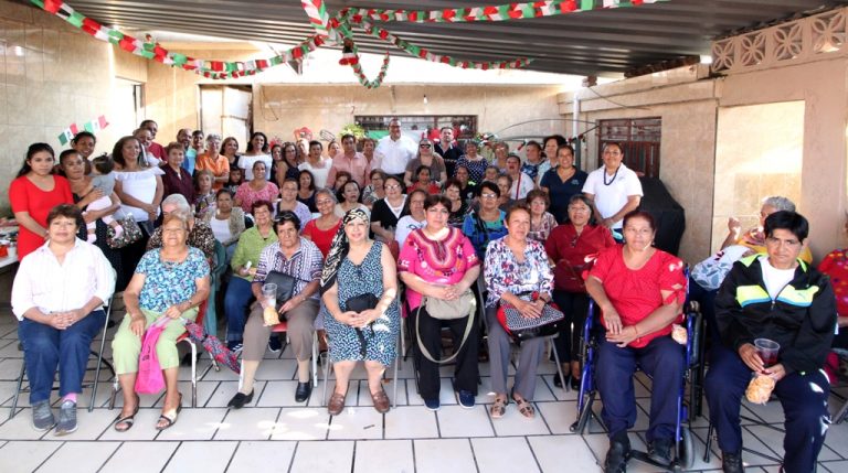 Promueven sana convivencia en Aguascalientes con clubes de tejido