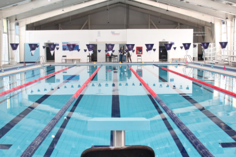 Entregan obras de remodelación de la alberca de Villas de Nuestra Señora en Aguascalientes