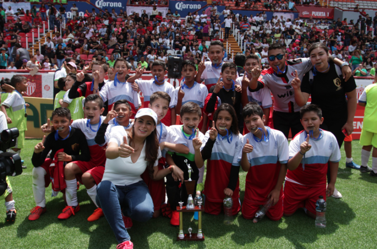 Premian a los ganadores de la final de futbol de la Copa Aguascalientes