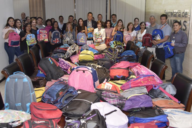 DIF estatal continúa recibiendo mochilas para apoyar a estudiantes de zonas vulnerables   
