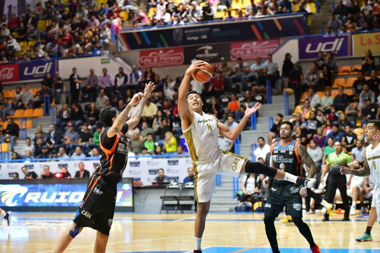 Panteras de Aguascalientes vence 100-85 a Libertadores   