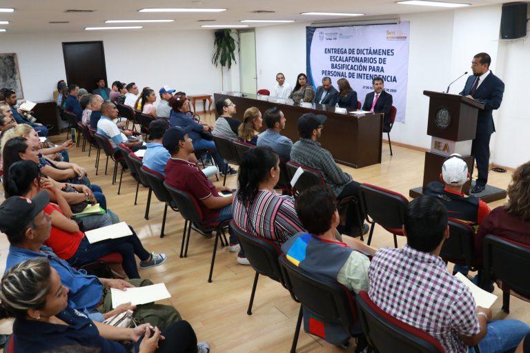 Entrega IEA dictámenes de basificación a personal de apoyo y asistencia a la educación en Aguascalientes