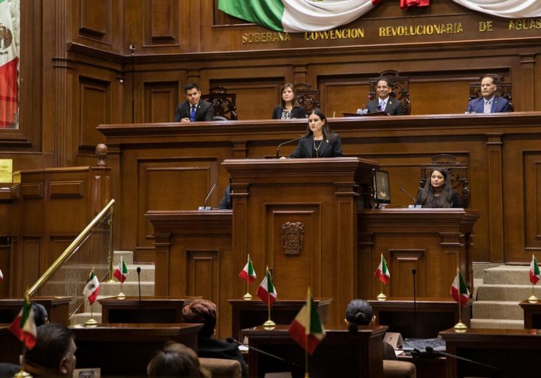 Asiste gobernador de Aguascalientes a la apertura del primer periodo ordinario de la LXIV legislatura 