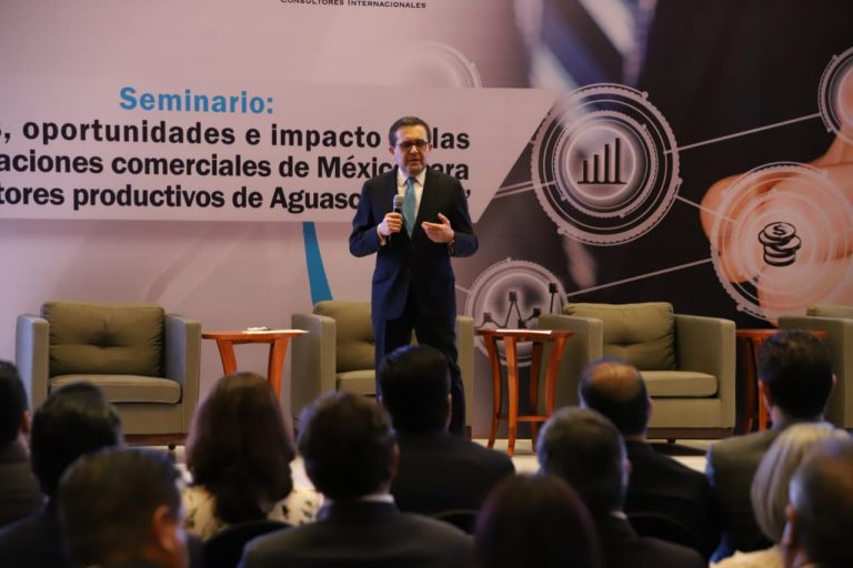 Ildefonso Guajardo defiende proyecto económico de López Obrador