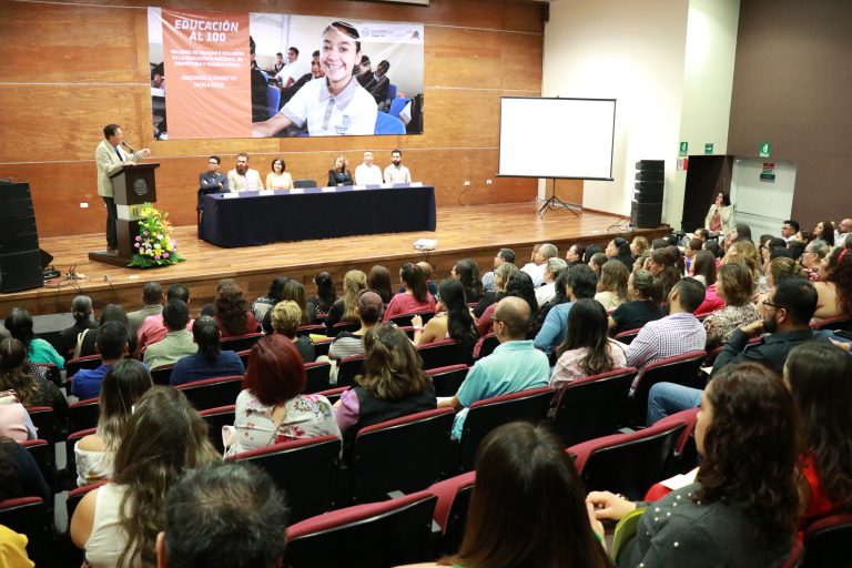 Reciben capacitación en equidad e inclusión educativa prefectos y trabajadores sociales de secundaria en Aguascalientes