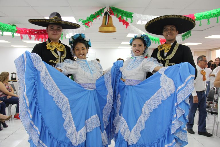 Issste Aguascalientes conmemora fechas patrias con la presentación de cantos y bailes