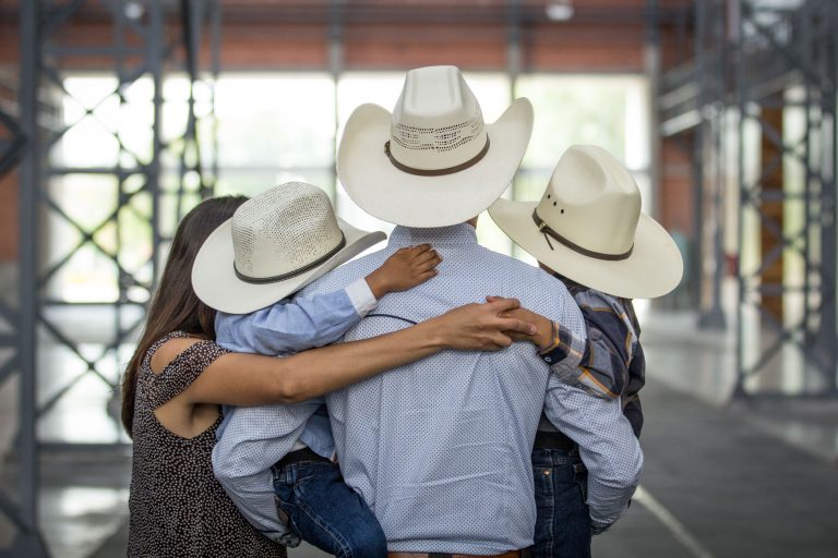 Entregan actas de proceso de adopción para brindar hogar a 23 menores en Aguascalientes