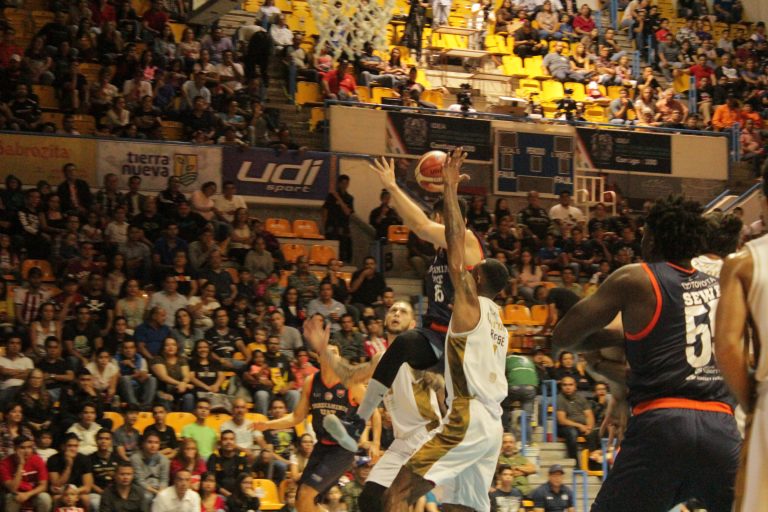 Vence Panteras a Correcaminos