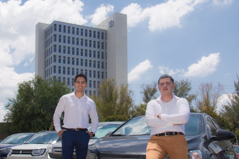 Emprenden alumnos de la Autónoma de Aguascalientes sistema de lavado de autos sin agua 