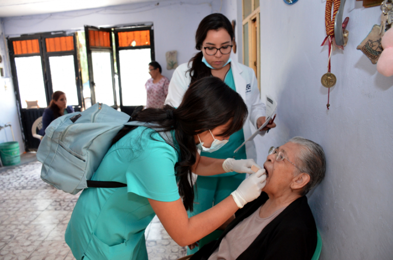 Se ofreció atención médica a domicilio a adultos mayores en Aguascalientes