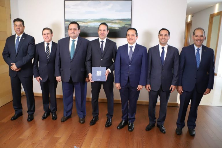 Asiste Orozco Sandoval, gobernador de Aguascalientes, al Cuarto Informe del gobernador de Querétaro